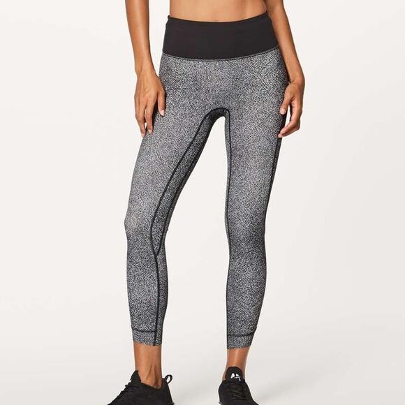 Lululemon Women’s 4 Run The Day 7/8 Leggings High Rise Black White 24" Inseam - Picture 1 of 13